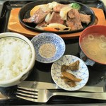 ステーキハウス寿楽 - サイコロステーキ225ｇ(塩・コショー)