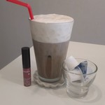 ふんわりさん - アイスラテのグラスが巨大