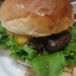 STEAK&HAMBURGER THUNDER - 滴りでる肉汁(≧▽≦)ハンバーグ230グラス