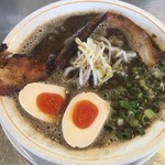 ちゅるるちゅーら ラーメン研究所 - 豚骨男味 黒マー油 チャーちゅる煮卵