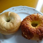 ポムミエル - 左・プレーン、右・チーズ