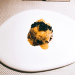 エクアトゥール - 毛蟹とキャビアを載せたブリオッシュ