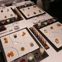 Takumi - デザート：トンカ豆風味のミルクレープとチョコレート モンブラン リンゴのマリネ ココナッツのフィナンシェ ラム酒風味 ガトーショコラ クロワッサンとメープルシロップのフレンチトースト 白ワインの炭酸ジュレ スパイス風味のプリン、青りんごのジュース ブランマンジェ クルミのおしるこ2