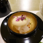 トゥ・ラ・ジョア - 桜スモークのエスプーマ