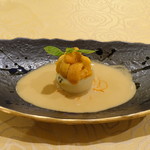 トゥ・ラ・ジョア - 小さな春玉ねぎには湯煎で三日間煮詰めた？玉ねぎピューレ