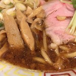 サバ６製麺所 - サバ醤油そば(700円)スープ