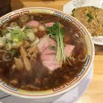 サバ６製麺所 - サバ醤油そばセット半やきめし(900円)