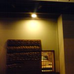 あじ平 - 入口左手のヒレ板