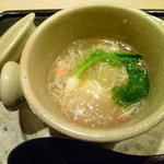 虎白 - 蟹とれんこん　お椀的一品
