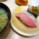 廻転寿司　まぐろ問屋 めぐみ水産 - 三点盛り（本マグロ中トロ、カワハギキモ和え、ハタ）６６０円