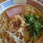 岡崎食堂 - 食堂のラーメン(324円)。