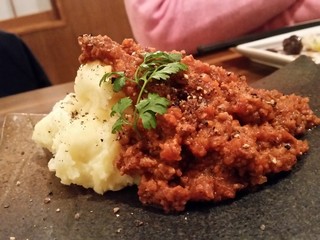 ワイン蔵バンカン - マッシュポテトのナツメグボロネーゼがけ