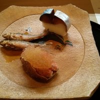 修伯 - 鯖の棒寿司、毛ガニ、本モロコ