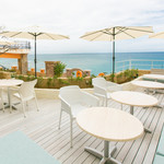 ザ・カリフ キッチン オキナワ - 美浜の海が見渡せる、リゾートテラス席