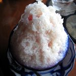 かき氷（いちご＋ミルク）
