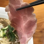 煮干し豚骨らーめん専門店 六郷 - 【2017.5.3】豚肩ロースのレアチャーシュー。