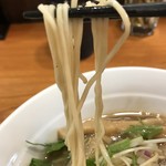 煮干し豚骨らーめん専門店 六郷 - 【2017.5.3】加水率やや高めの細麺。