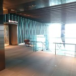 オールデイダイニング オアシスガーデン - エレベーター降りた所。左側がお店。