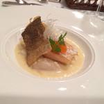 レストラン山崎 - 鯵ヶ沢産幻の魚イトウ、帆立貝とりんごのソース