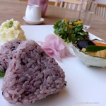 古代米屋レストラン　グリーンゲイブル - さくら米おにぎりは梅干し入り