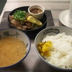 はらぺこ屋 - カルビ焼肉おろし ごはん 味噌汁