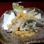 二条城ふる田 - 2品目山菜の天ぷらの上にたっぷりの自家製からすみ