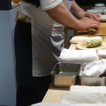 寿斗 ふかがわ - 干瓢巻きを巻いて頂きます