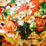 ピッツェリア ヴィラマーゴ - タコと野菜のクリーム系ピザ
            メッチャ具材は落ちるけど（笑）！
            超モリモリ⭐︎！