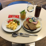 Lufthansa Business Lounge - ラウンジめし