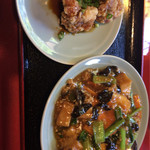 チャイナテーブル 金龍菜館 - ・揚げ豆腐の麻婆風・鶏唐揚げの香醋ソースかけ