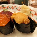 鮨　しらはた - 『しらはた・おまかせにぎり』イクラ・バフンウニ（北海道厚岸）