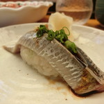 鮨　しらはた - 別注文の「いわし」、迫力がある！