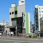 鮨　しらはた - まだ並んでいますね！