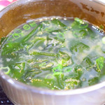 炉端と天ぷら屋台 さくら亭 - 味噌汁。わかめ、具だくさん。