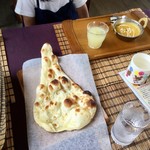 三日月食堂 - お子様カレーセット(500円)※セットはハーフナン or ライス、ドリンクはミニラッシー or グレープフルーツジュース or 烏龍茶から選べます。