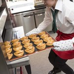 Shinshuurin Gokashi Koubou Beni-Beni - アップルパイは全て信州りんご菓子工房ＢＥＮＩ－ＢＥＮＩの店内で製造しています。