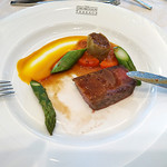 シェラトングランデ・トーキョーベイ・ホテル - 千葉産しあわせ絆牛サーロインのローストとブリスケットのシューロール パンプキンピュレとマスタードソース（写真取る前に一口食べてしまったw）