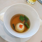 シェラトングランデ・トーキョーベイ・ホテル - コンソメスープ キングクラブダンプリングとグリーンビーンズ