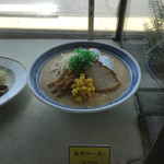 ビクトリー - 食品サンプルですな。今日は味噌ラーメン一択でござる。