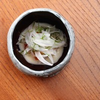 藁で炙ったケンケン鰹とフルーツトマト