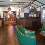 カフェ アールデコ - 店内(ミルクホール)の様子です。(2017年4月)