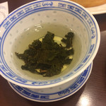 好 - 蓋をして蒸らして、茶葉が開いたら
飲み頃です。(写真撮影の為、開けちゃいました)