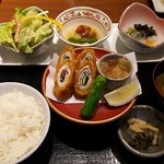 徳樹庵 - 梅とチーズの鶏肉ロール揚げ御膳1390円