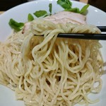 灯花繚乱 - 蕎麦のような細麺！