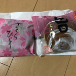千寿庵 - さくらどら焼きと旨どら焼き