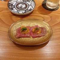 東京肉しゃぶ家 - 炙りｻｰﾛｲﾝ　雲丹・ﾊﾞﾁｺのせ