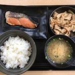 Yoshinoya - 豚鮭定食