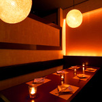 チーズタッカルビ＆個室肉バル 博多鶏 - 新宿/居酒屋/個室/新宿店限定！ブランド地鶏を贅沢に♪豪華地鶏料理全８品＋３時間付き飲み放題【2998円】よりご用意しております♪またクーポン併用でなんと無料で生ビール飲み放題に変更可能♪♪＆幹事様無料クーポン等でリーズナブルでワンランクUPのご宴会をご提供致します♪ 新宿での新年会・送別会・歓迎会・記念日・合コン・お食事などの各種宴会にぜひご利用ください♪ 