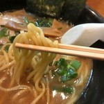 じなりや - 2017年5月　麺持ち上げ