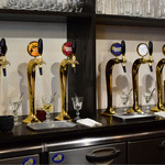 アウグス谷中ビアホール - カウンターより